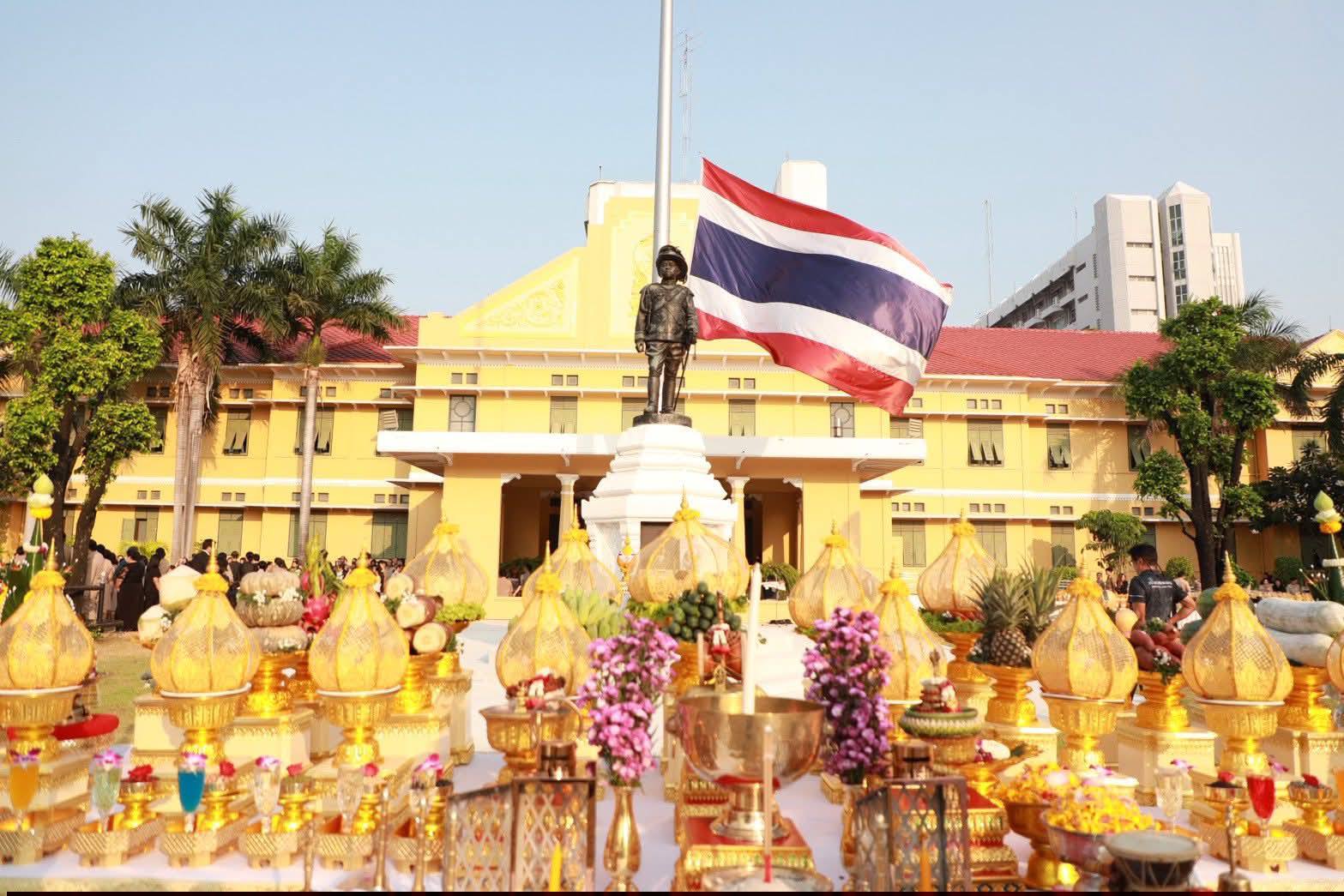 คณะผู้บริหารองค์การค้าของ สกสค. ร่วมงานวันสถาปนากระทรวงศึกษาธิการ ครบรอบ134ปี